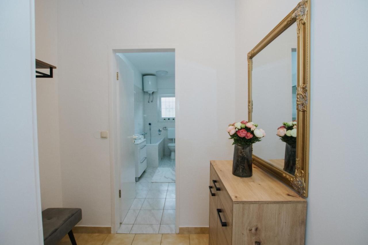 Apartment Deni Solin Eksteriør billede