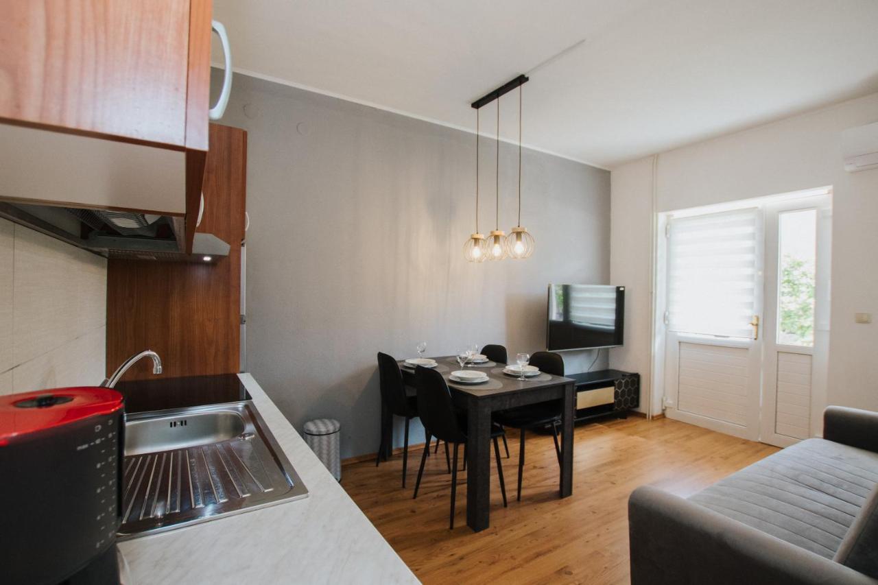 Apartment Deni Solin Eksteriør billede